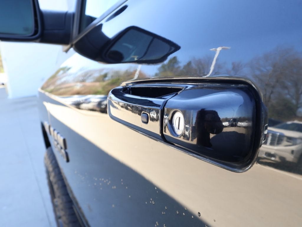 2017 RAM 1500 Night Crew Cab 4x4 5'7" Box