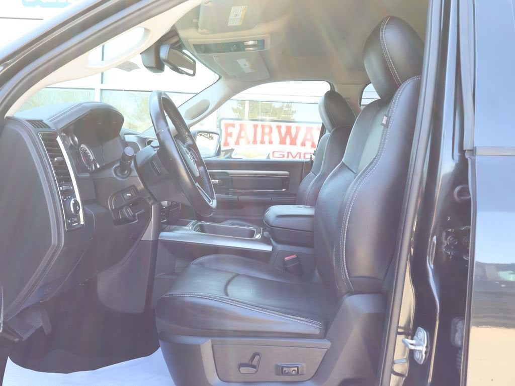 2017 RAM 1500 Night Crew Cab 4x4 5'7" Box