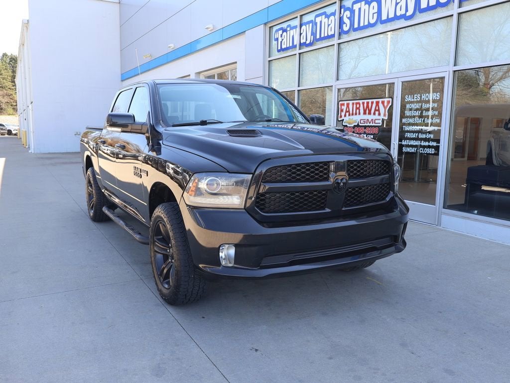 2017 RAM 1500 Night Crew Cab 4x4 5'7" Box