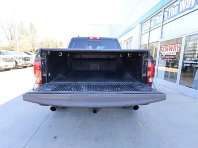 2017 RAM 1500 Night Crew Cab 4x4 5'7" Box