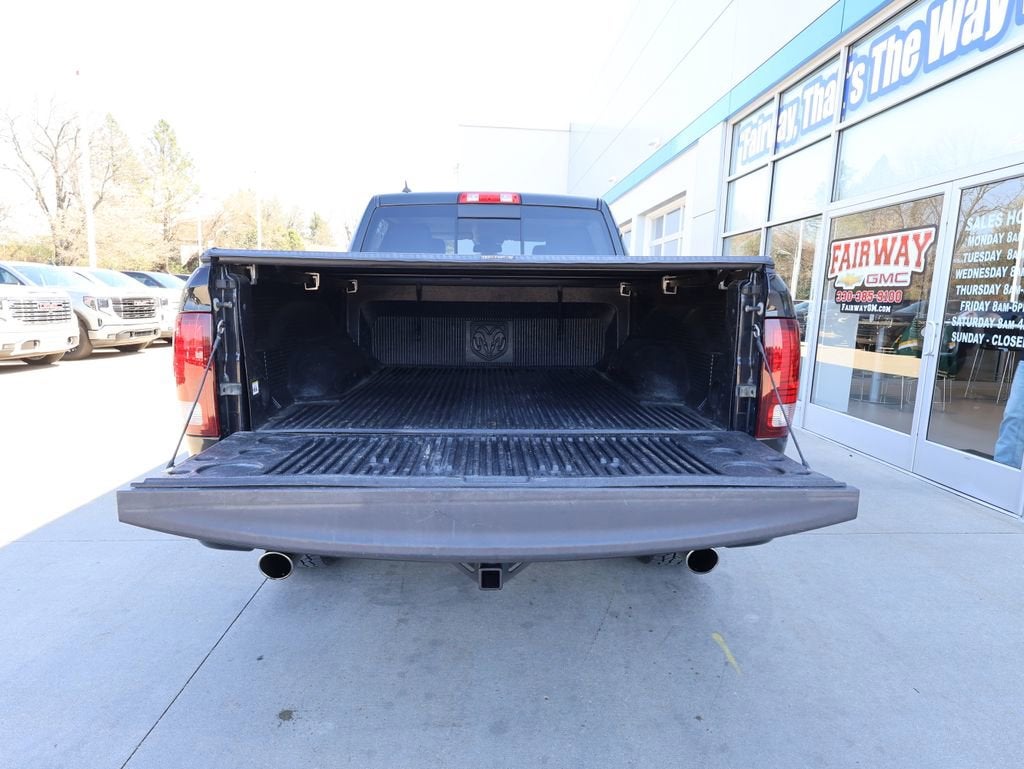 2017 RAM 1500 Night Crew Cab 4x4 5'7" Box