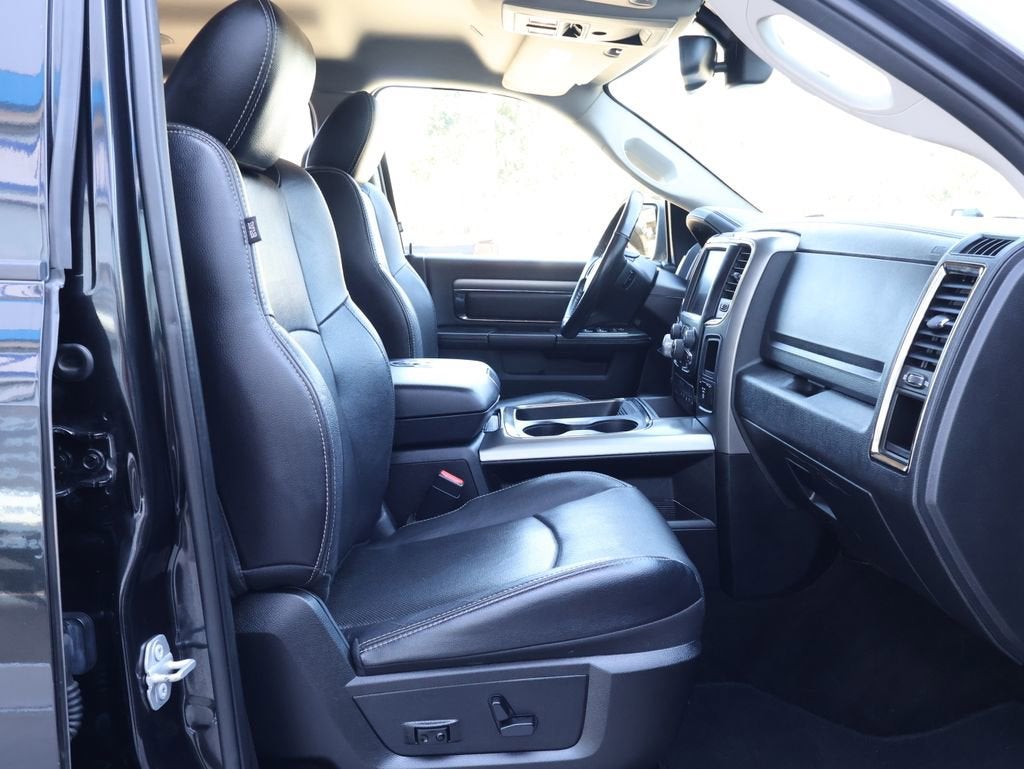 2017 RAM 1500 Night Crew Cab 4x4 5'7" Box