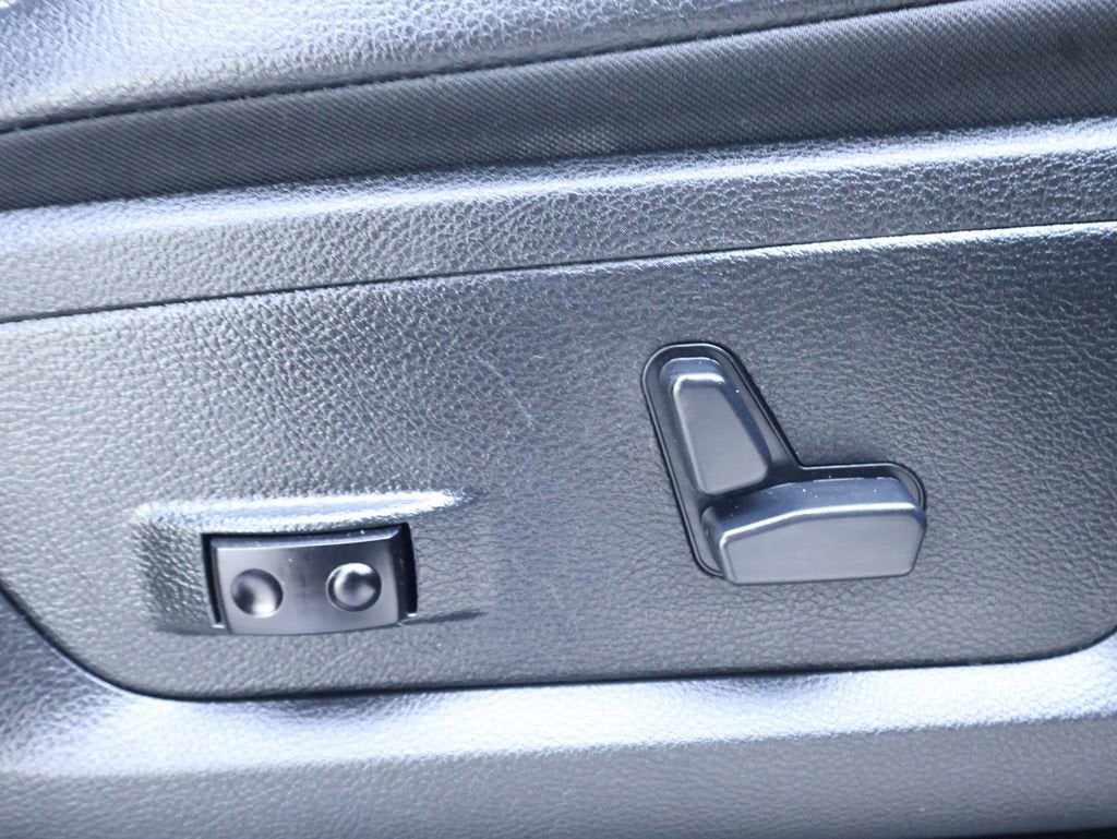 2017 RAM 1500 Night Crew Cab 4x4 5'7" Box