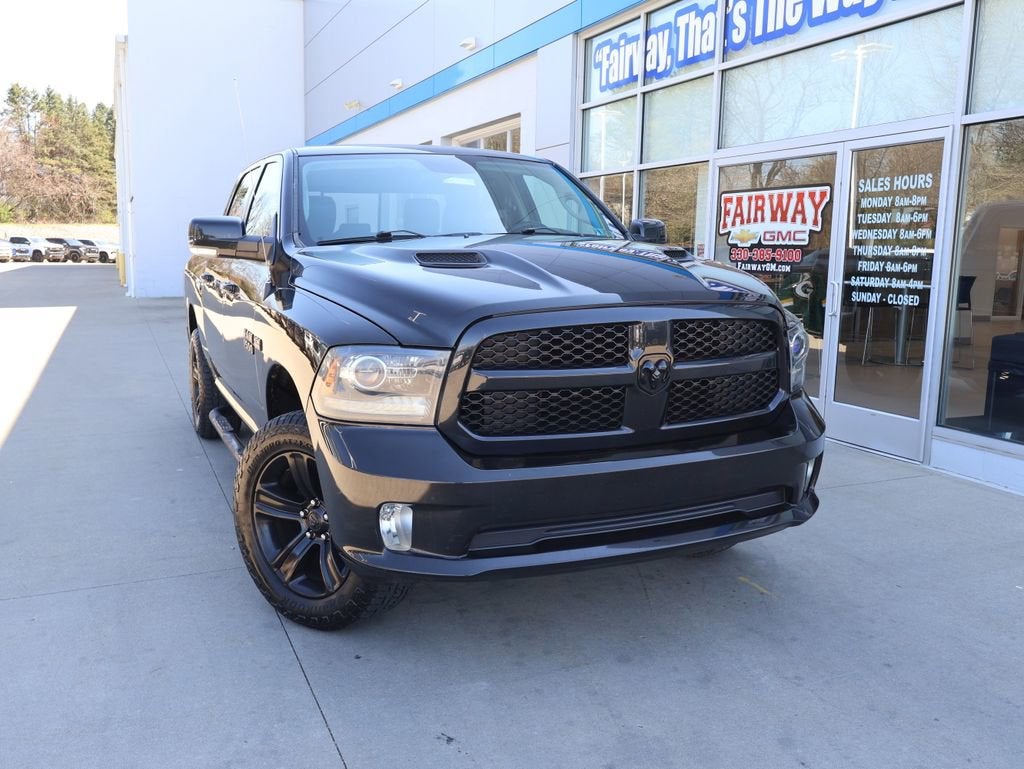 2017 RAM 1500 Night Crew Cab 4x4 5'7" Box