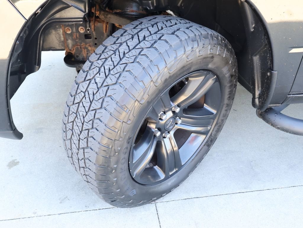 2017 RAM 1500 Night Crew Cab 4x4 5'7" Box