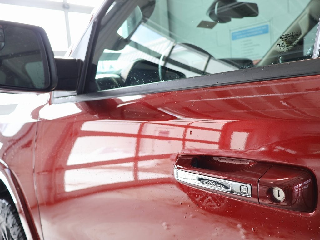 2020 RAM 1500 Laramie Crew Cab 4x4 5'7" Box