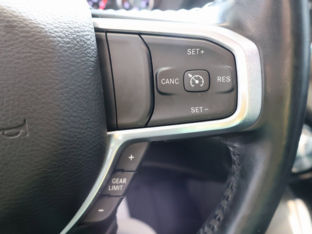 2020 RAM 1500 Laramie Crew Cab 4x4 5'7" Box