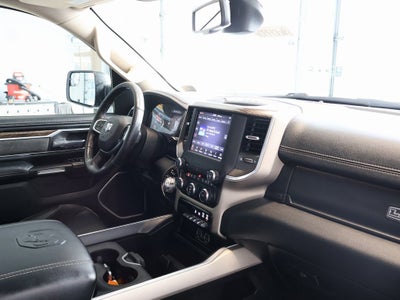 2020 RAM 1500 Laramie Crew Cab 4x4 5'7" Box