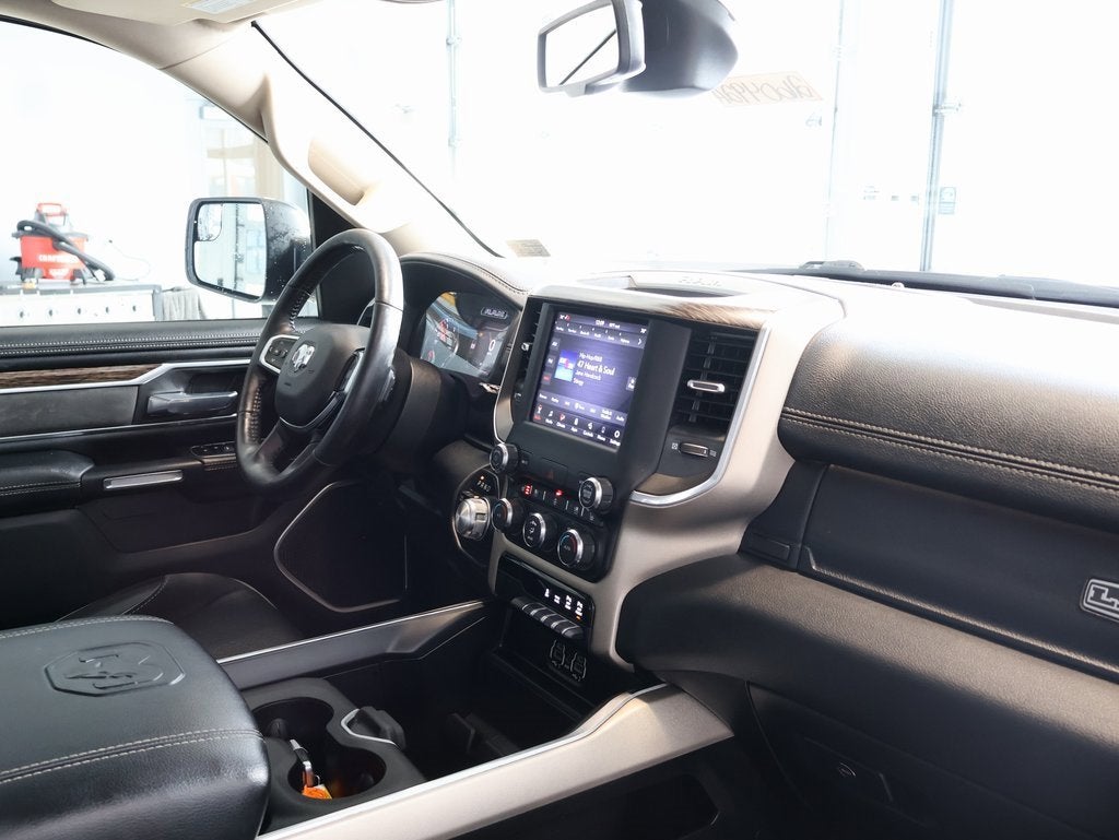 2020 RAM 1500 Laramie Crew Cab 4x4 5'7" Box