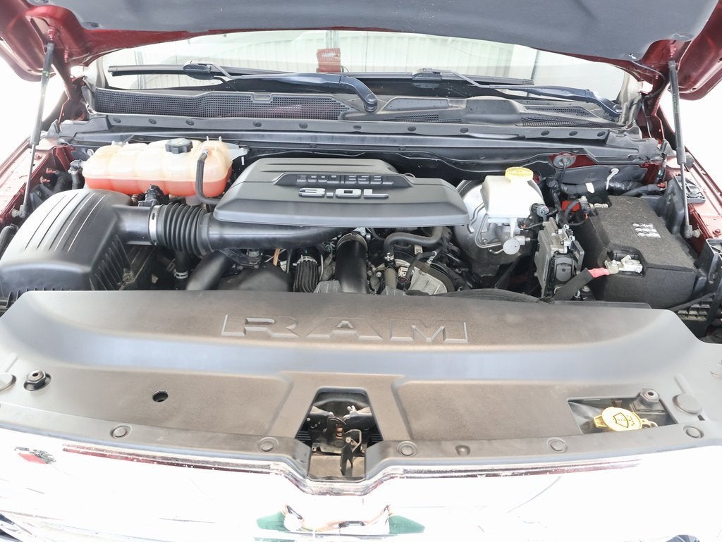 2020 RAM 1500 Laramie Crew Cab 4x4 5'7" Box