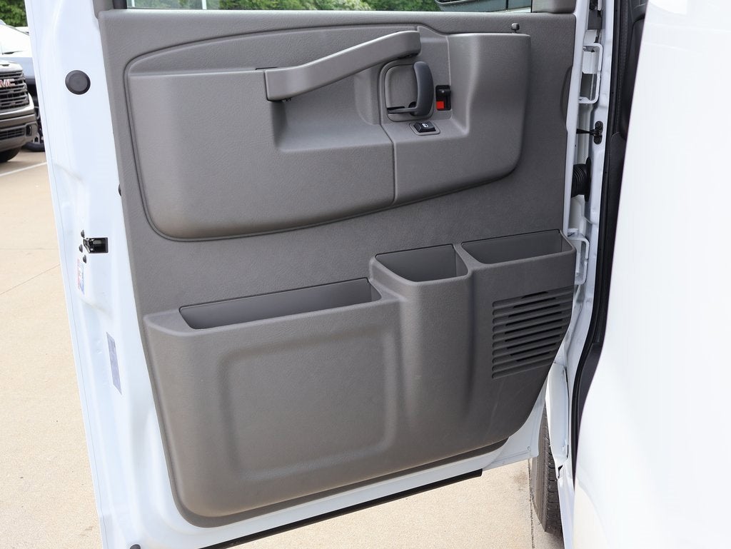 2025 Chevrolet Express Cargo 3500 WT