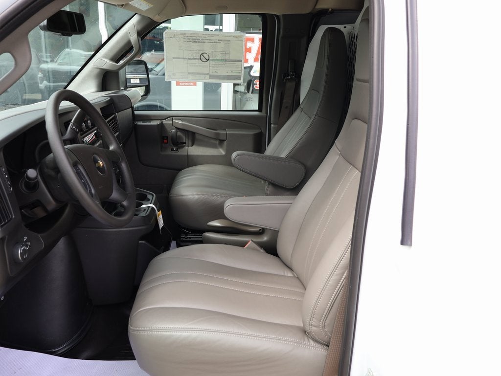 2025 Chevrolet Express Cargo 3500 WT
