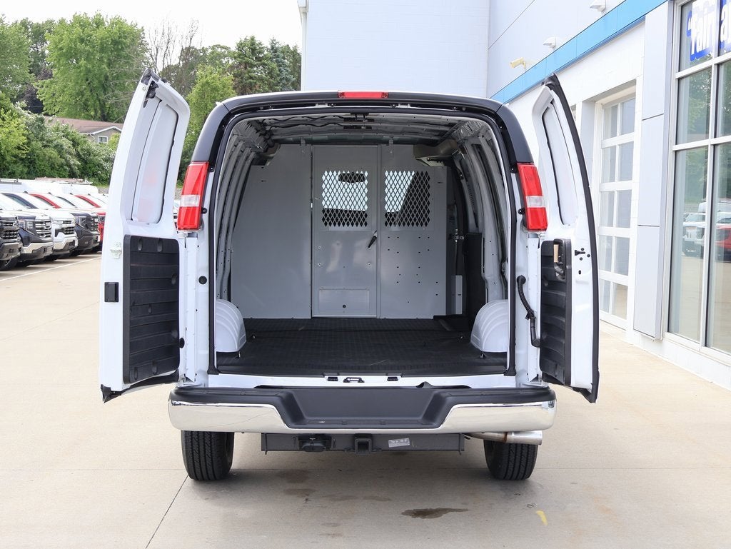 2025 Chevrolet Express Cargo 3500 WT