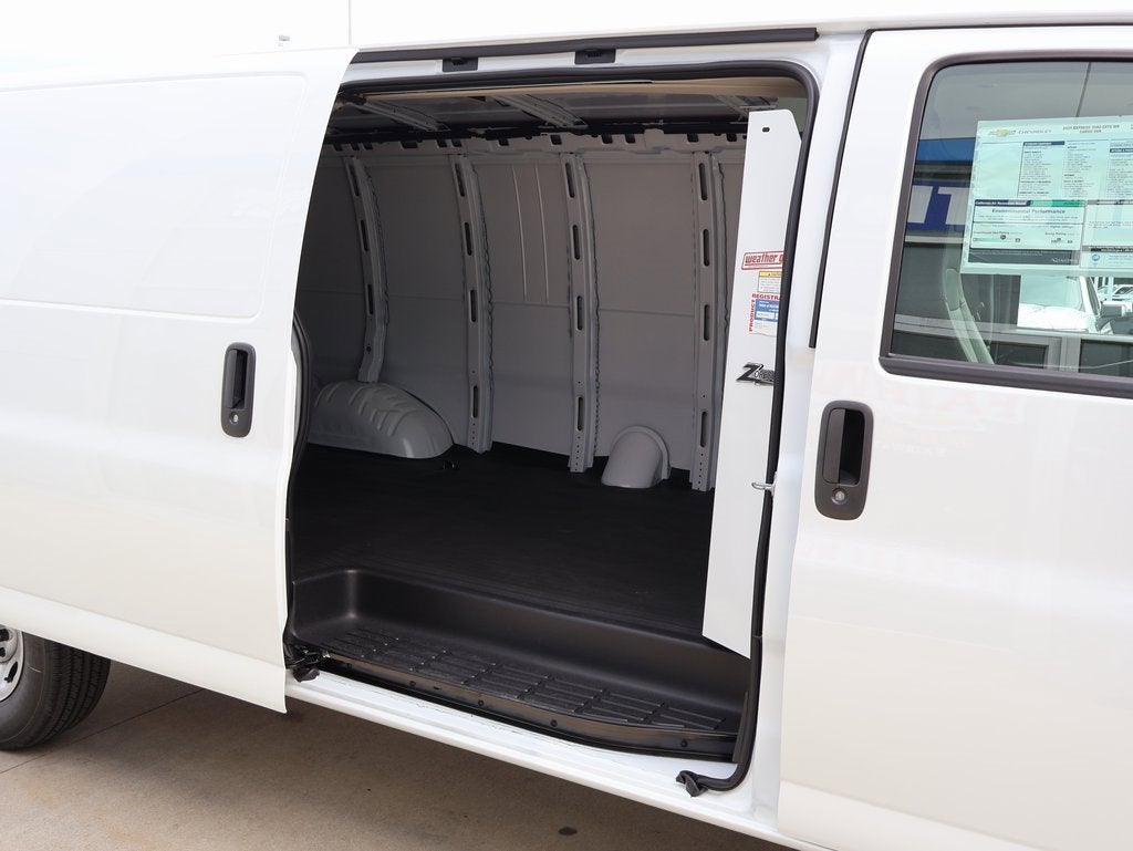 2025 Chevrolet Express Cargo 3500 WT