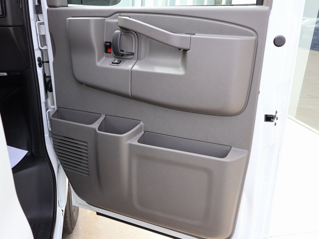 2025 Chevrolet Express Cargo 3500 WT