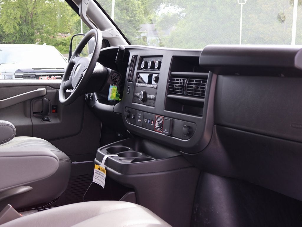 2025 Chevrolet Express Cargo 3500 WT