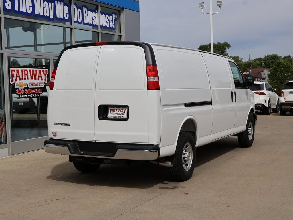 2025 Chevrolet Express Cargo 3500 WT
