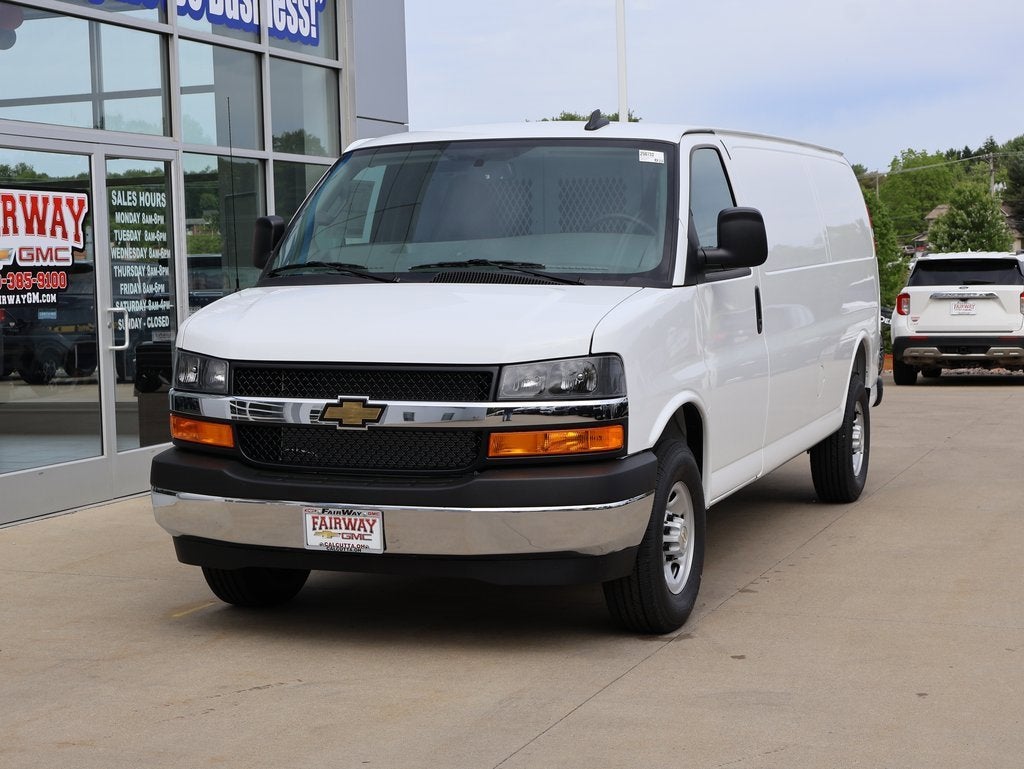 2025 Chevrolet Express Cargo 3500 WT