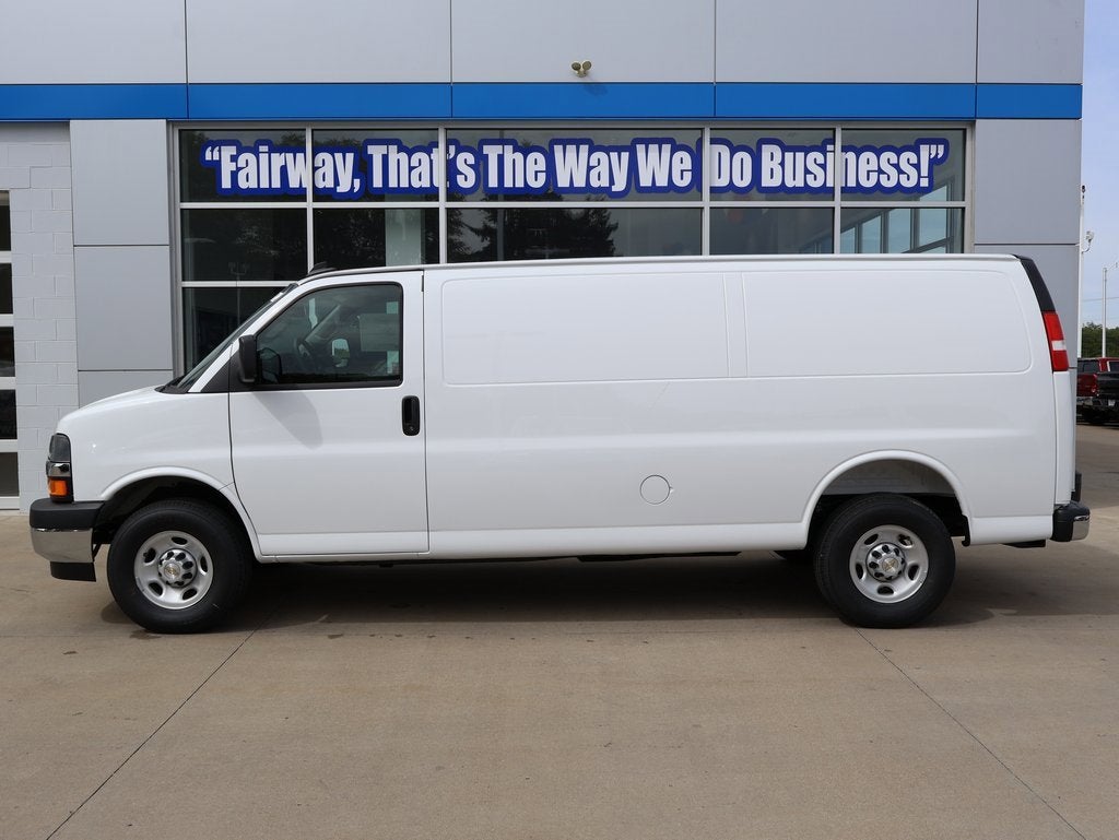 2025 Chevrolet Express Cargo 3500 WT