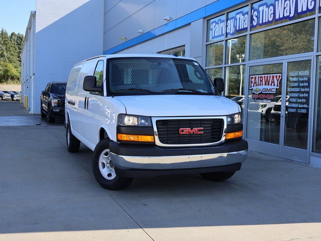 2025 Chevrolet Express Cargo WT