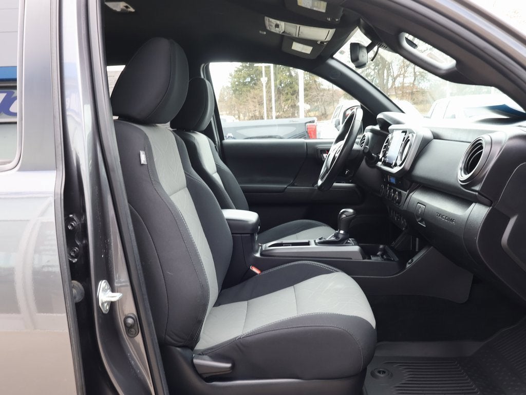 2022 Toyota Tacoma 4WD SR