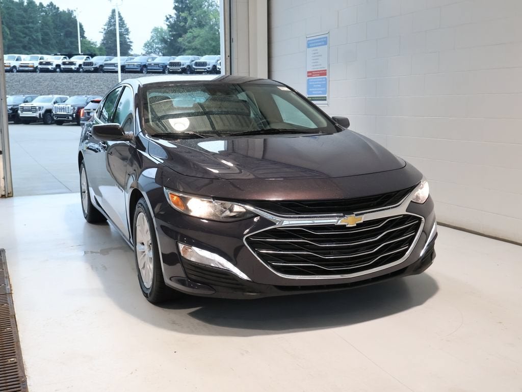 Used 2025 Chevrolet Malibu 1LT with VIN 1G1ZD5ST5SF148198 for sale in Calcutta, OH