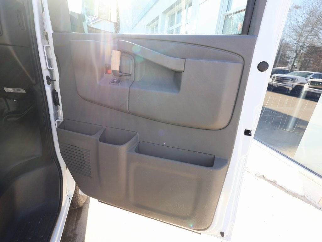 2025 Chevrolet Express Cargo WT