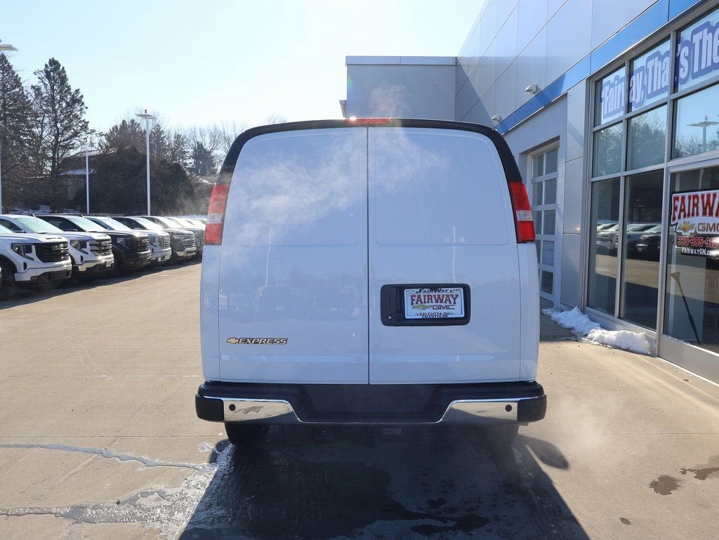 2025 Chevrolet Express Cargo WT
