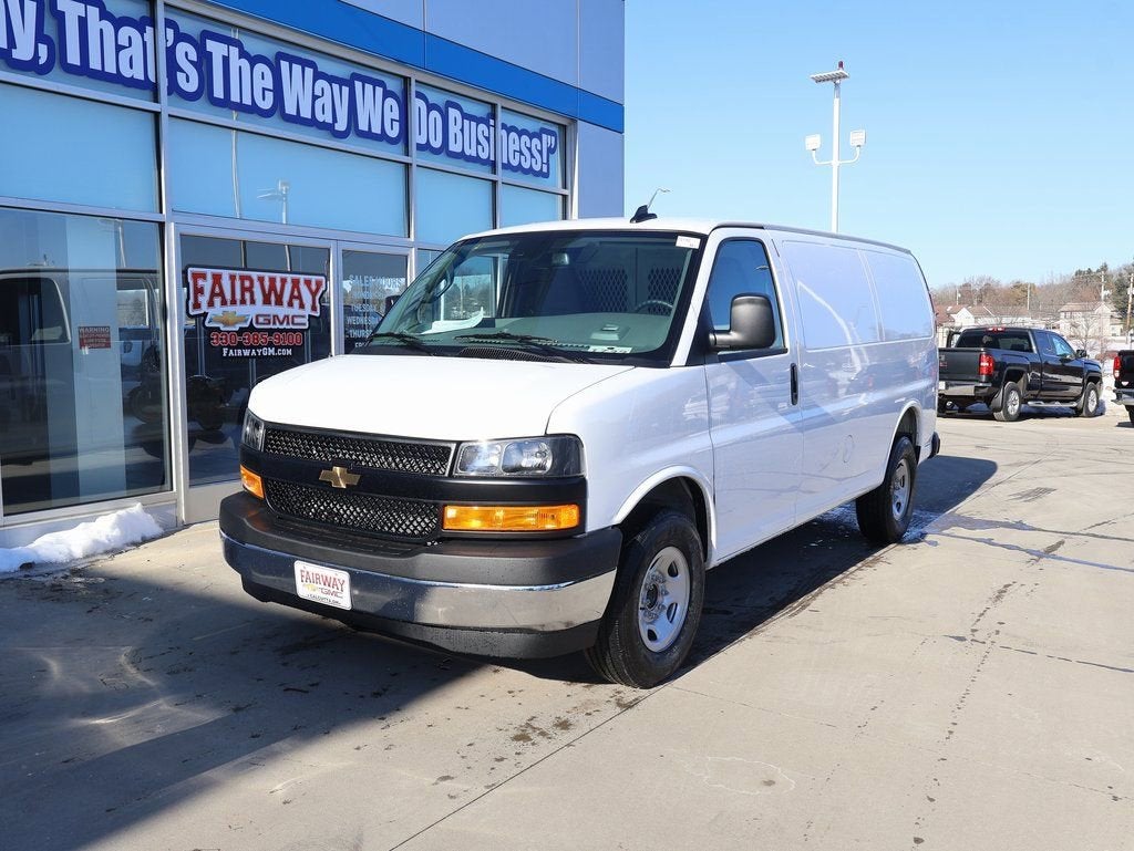 2025 Chevrolet Express Cargo WT