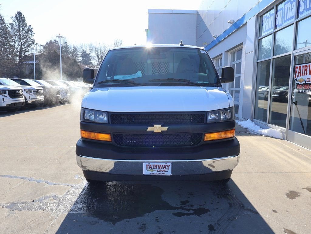 2025 Chevrolet Express Cargo WT