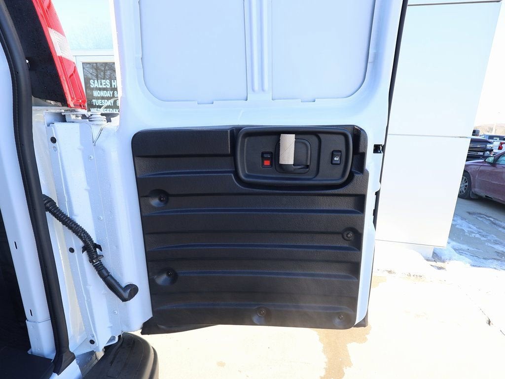 2025 Chevrolet Express Cargo WT