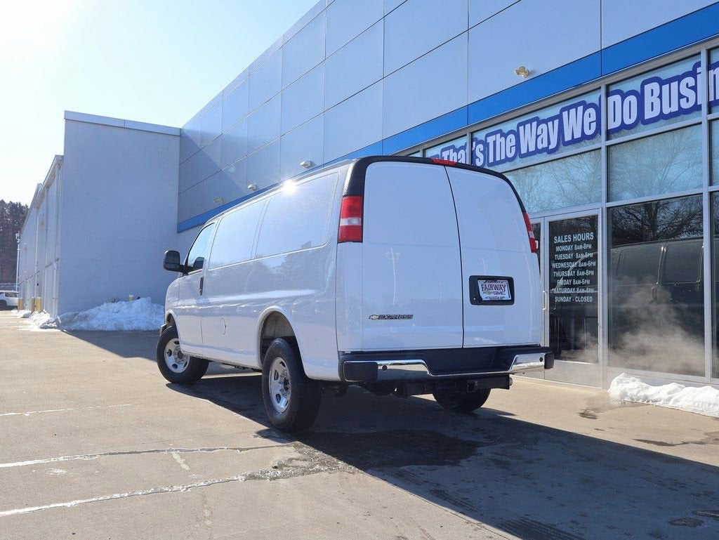 2025 Chevrolet Express Cargo WT