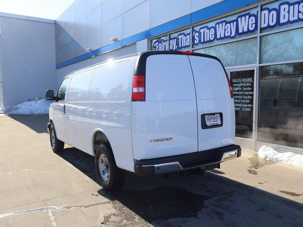 2025 Chevrolet Express Cargo WT
