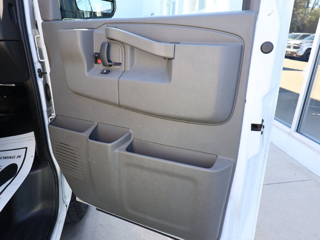 2024 Chevrolet Express Cargo Work Van - Photo 24