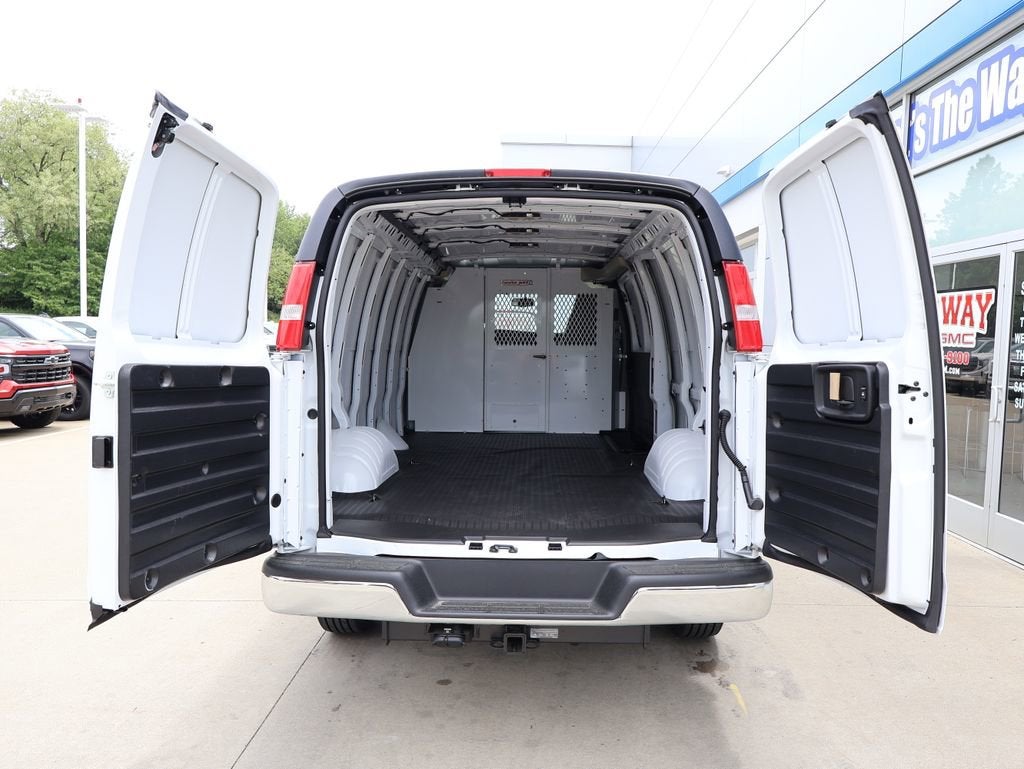 2026 Chevrolet Express Cargo WT