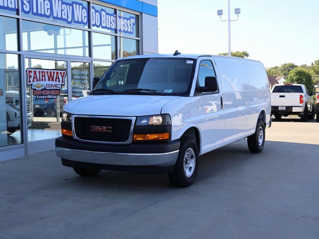 2025 Chevrolet Express Cargo WT