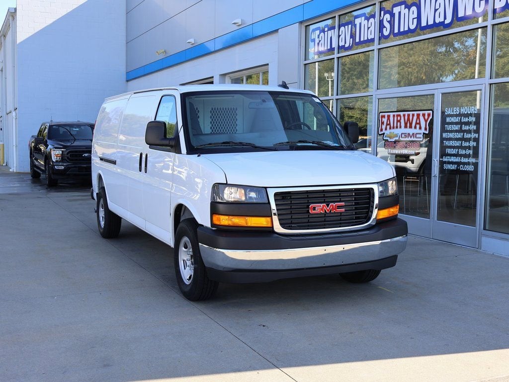 2025 Chevrolet Express Cargo WT