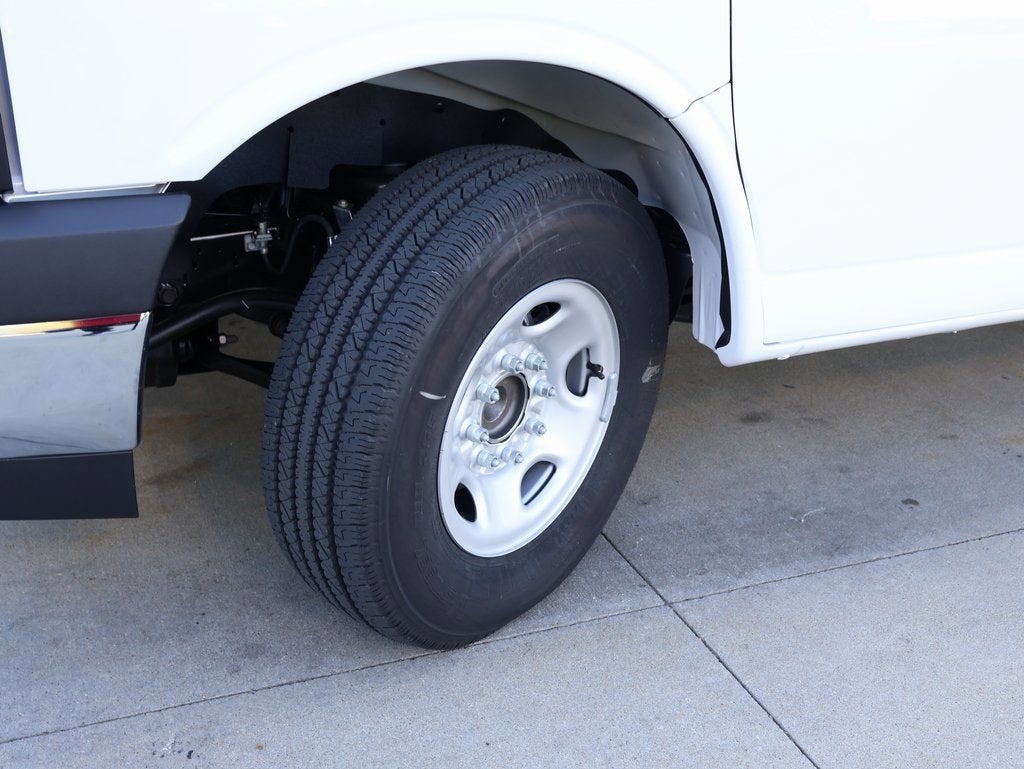 2025 Chevrolet Express Cargo WT