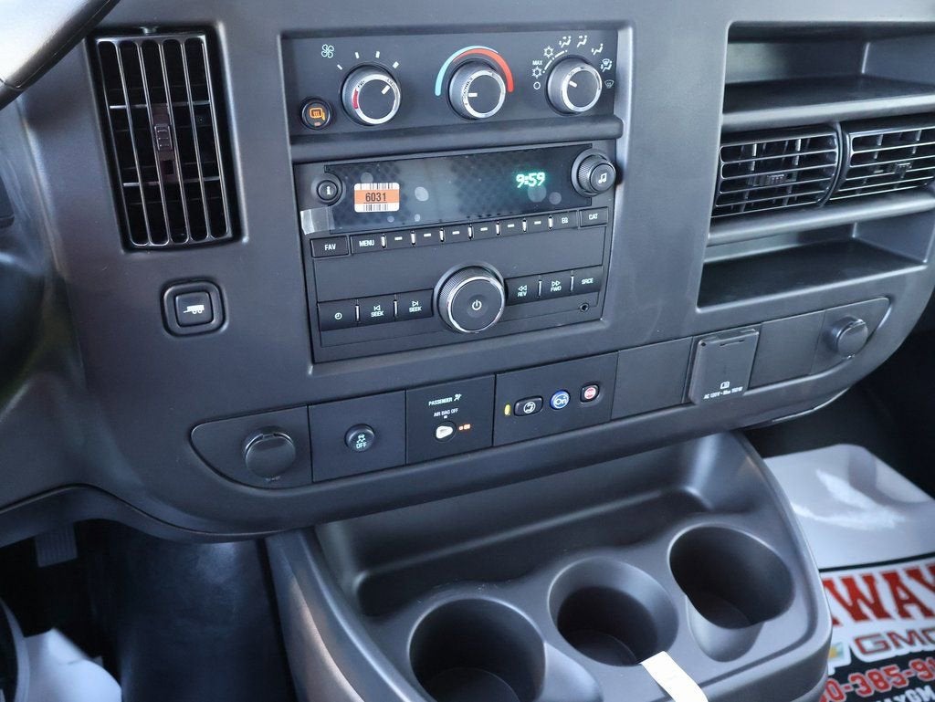 2025 Chevrolet Express Cargo WT