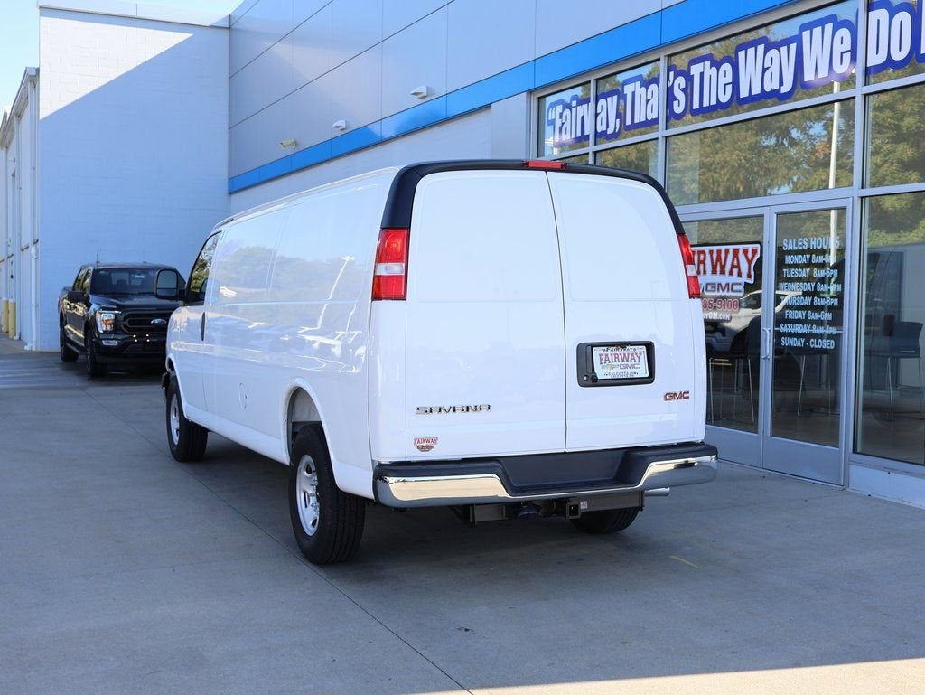 2025 Chevrolet Express Cargo WT