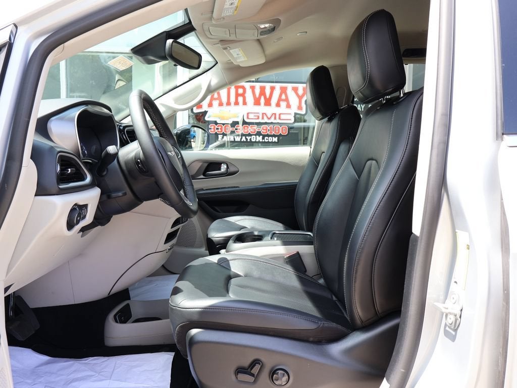 2024 Chrysler Pacifica Touring L - Photo 12