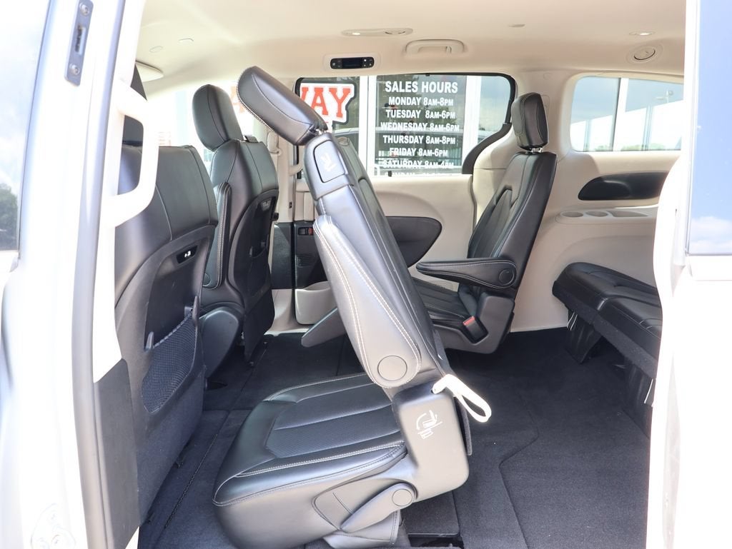 2024 Chrysler Pacifica Touring L - Photo 25