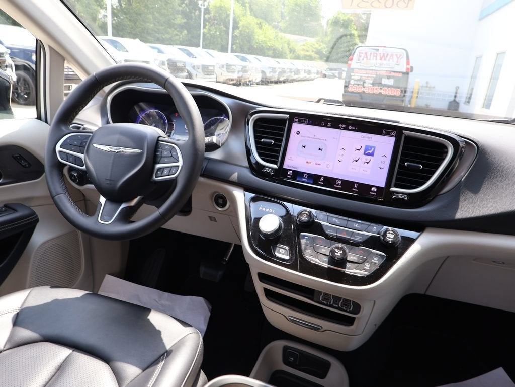 2024 Chrysler Pacifica Touring L - Photo 27