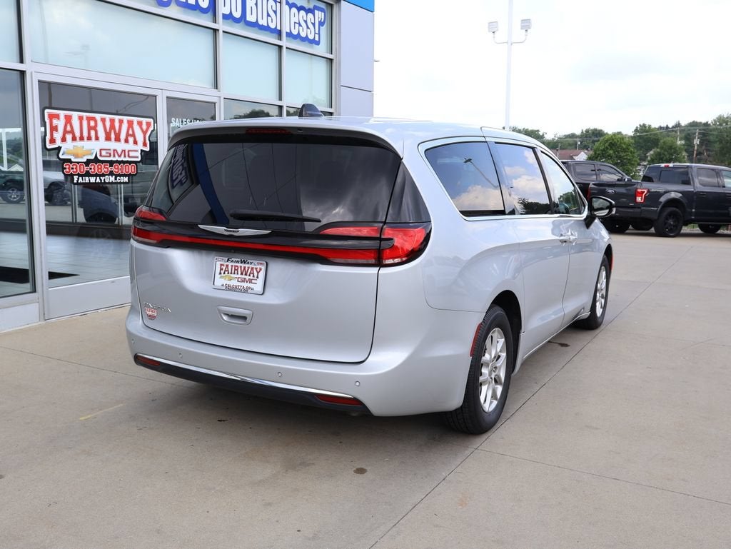 2024 Chrysler Pacifica Touring L - Photo 3
