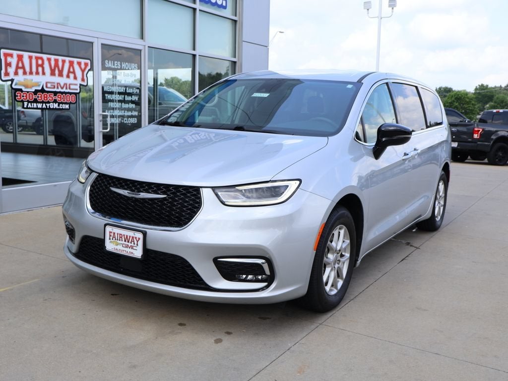 2024 Chrysler Pacifica Touring L - Photo 6
