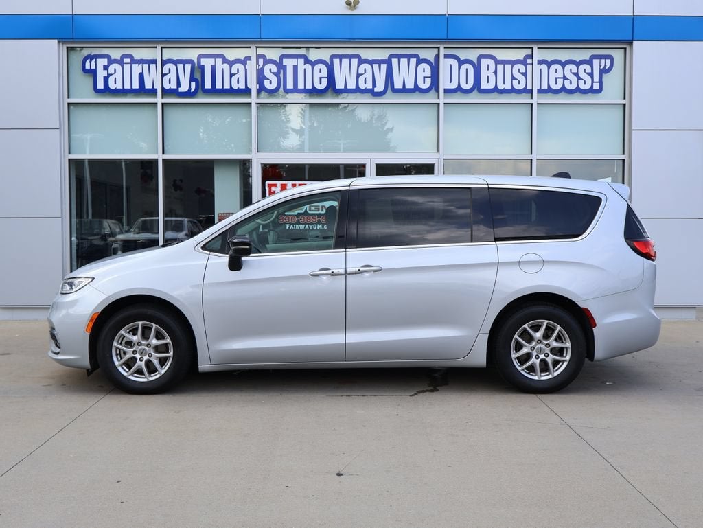 2024 Chrysler Pacifica Touring L - Photo 7