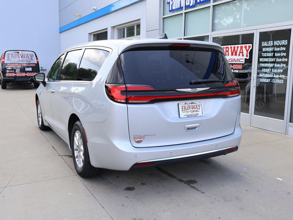 2024 Chrysler Pacifica Touring L - Photo 8