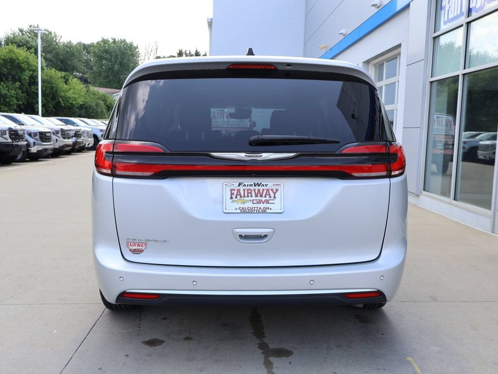 2024 Chrysler Pacifica Touring L - Photo 9