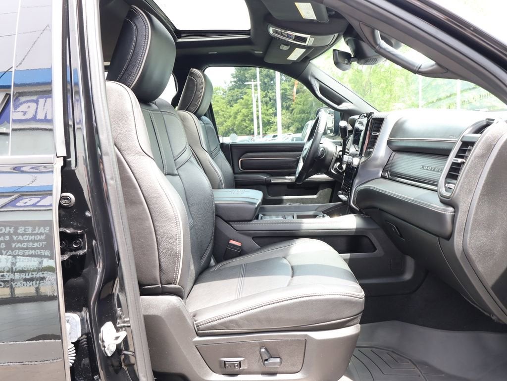 2020 RAM 3500 Limited Crew Cab 4x4 8' Box
