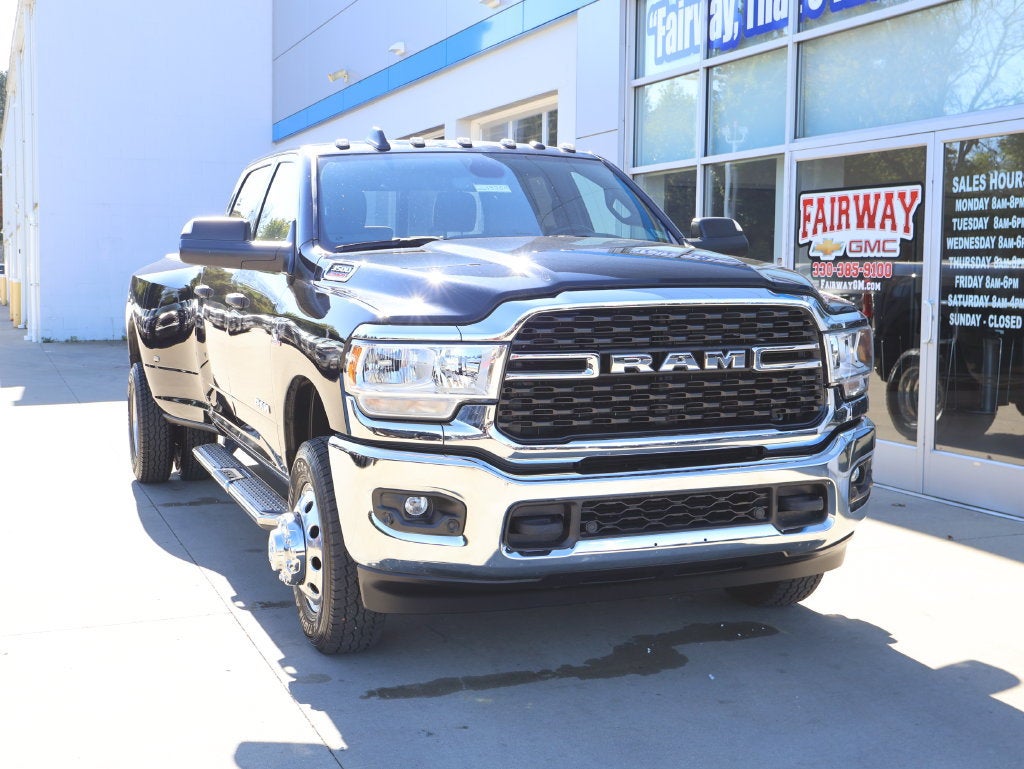 2022 RAM 3500 Big Horn Crew Cab 4x4 8' Box